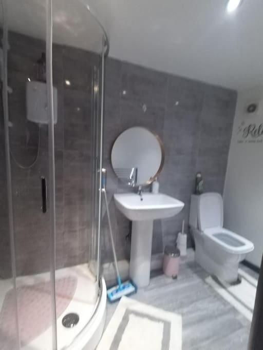 Apartament A Cosy Deluxe Size Studio With Queen Size And Sofa Bed Leeds  Zewnętrze zdjęcie
