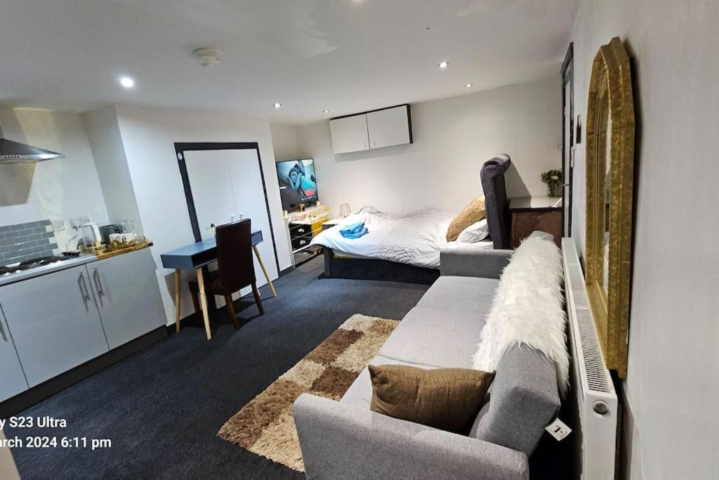 Apartament A Cosy Deluxe Size Studio With Queen Size And Sofa Bed Leeds  Zewnętrze zdjęcie