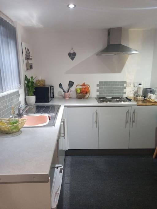 Apartament A Cosy Deluxe Size Studio With Queen Size And Sofa Bed Leeds  Zewnętrze zdjęcie