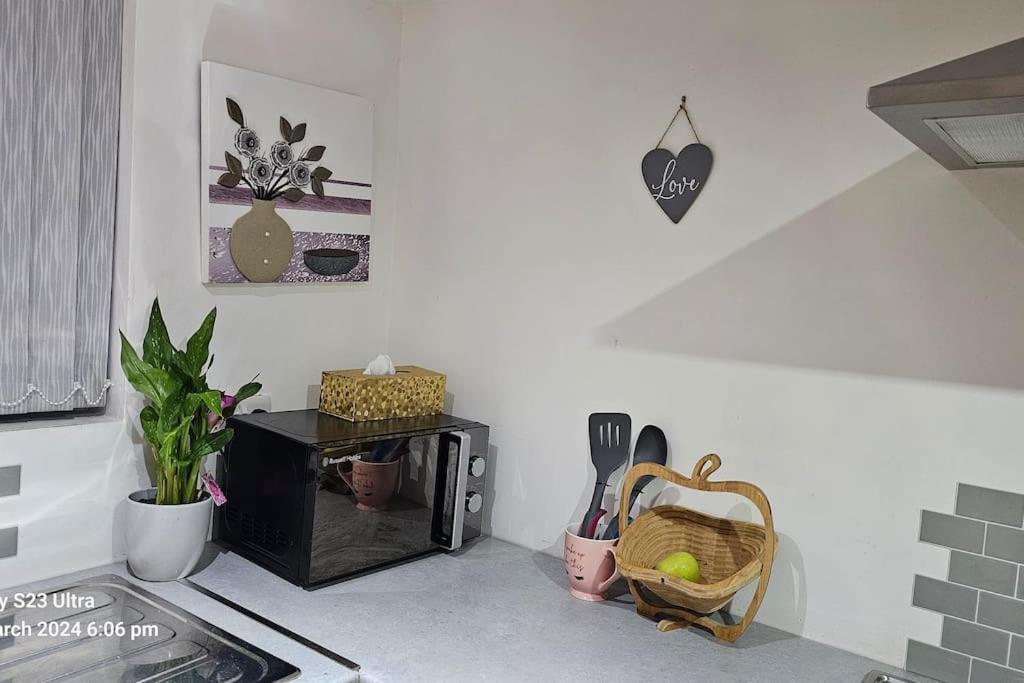 Apartament A Cosy Deluxe Size Studio With Queen Size And Sofa Bed Leeds  Zewnętrze zdjęcie